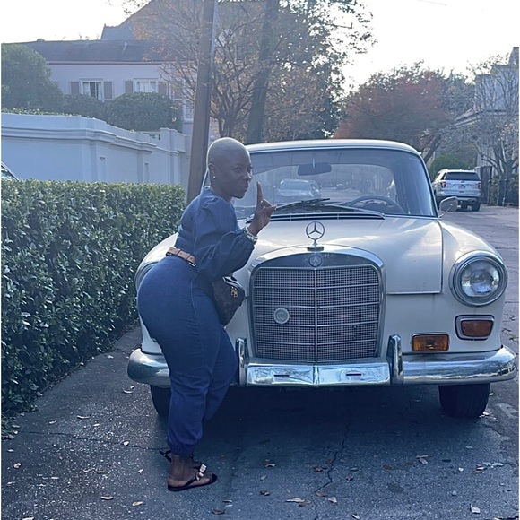 Meet your Posher, Kayla - Picture 2 of 2